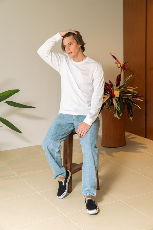 メンズ白Tシャツ×デニムの着こなし術｜大人のカジュアルスタイル完全ガイド