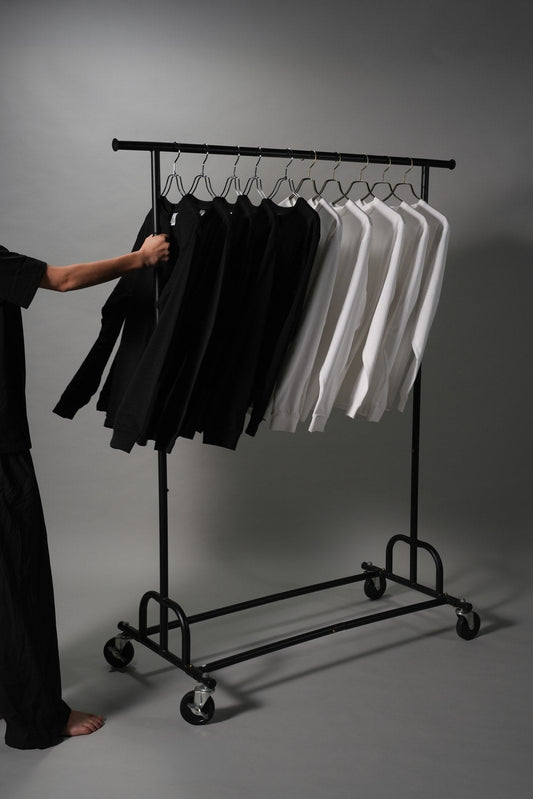Tシャツは何枚あれば足りるのか｜大人のクローゼットを軽くする引き算